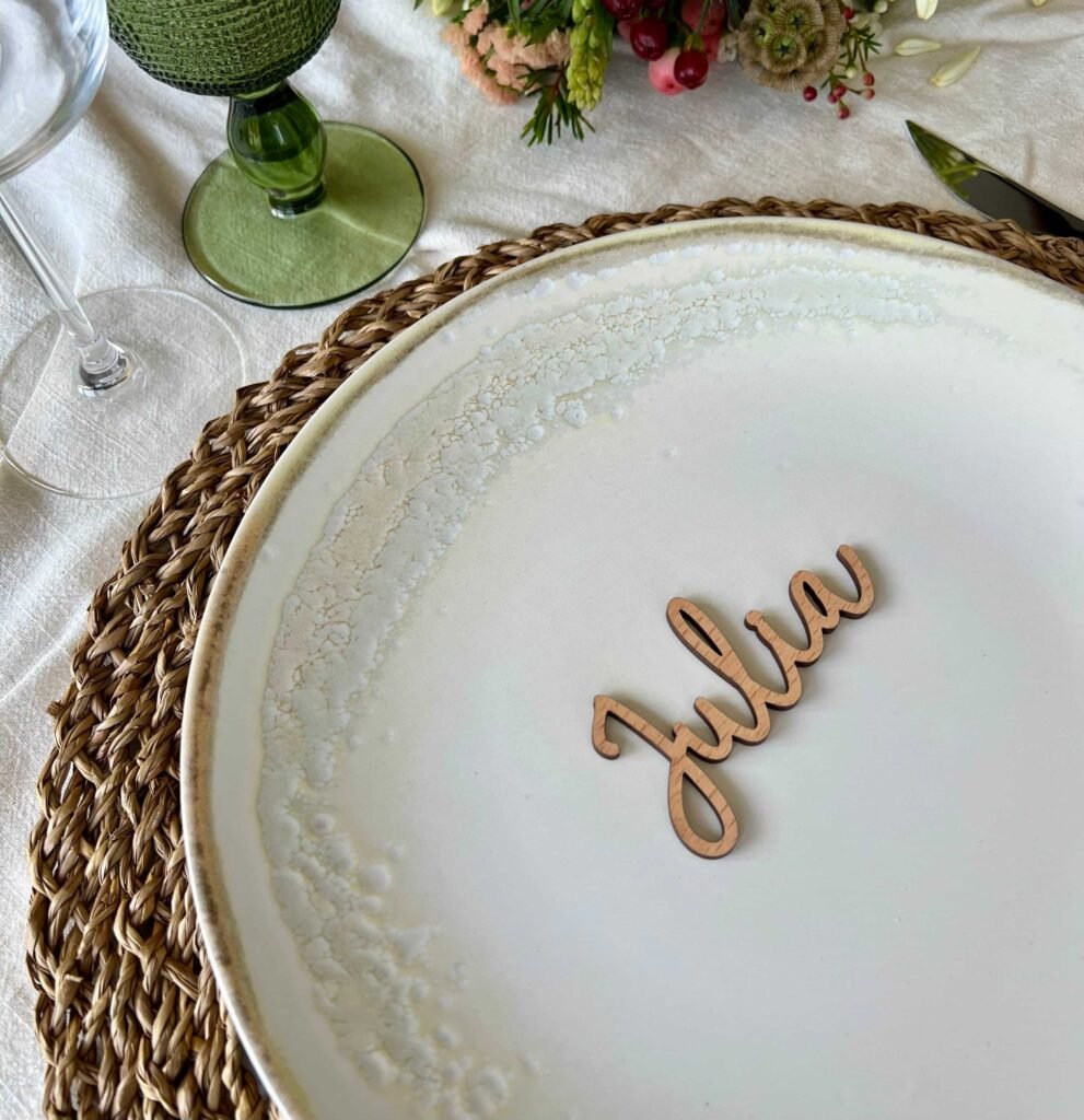 Marcasitios estilo Julia para boda personalizado en madera