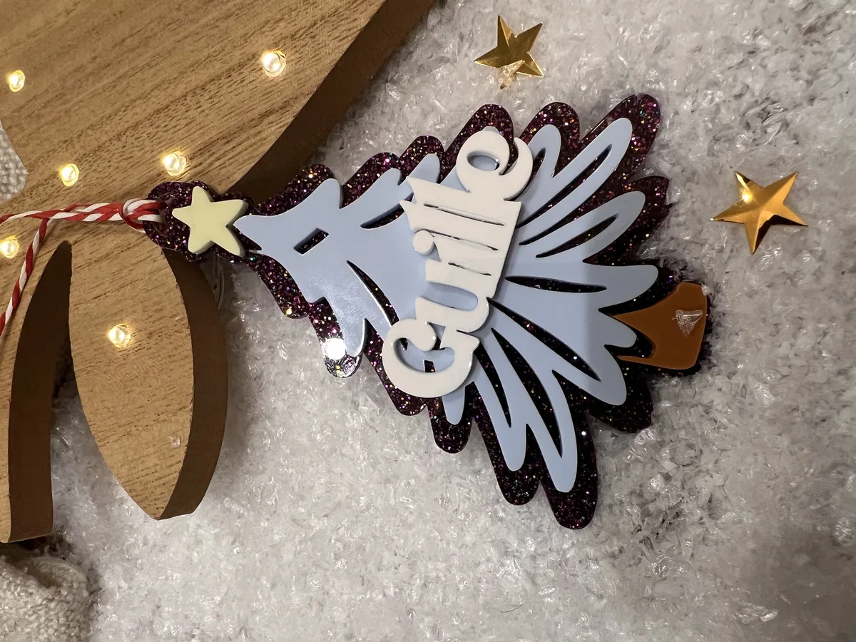 Adorno árbol de Navidad personalizado con nombre Guille en acrílico purpurina morada y azul