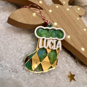 Calcetín de Navidad personalizado con nombre Lucía en resina verde y acrílico espejo dorado