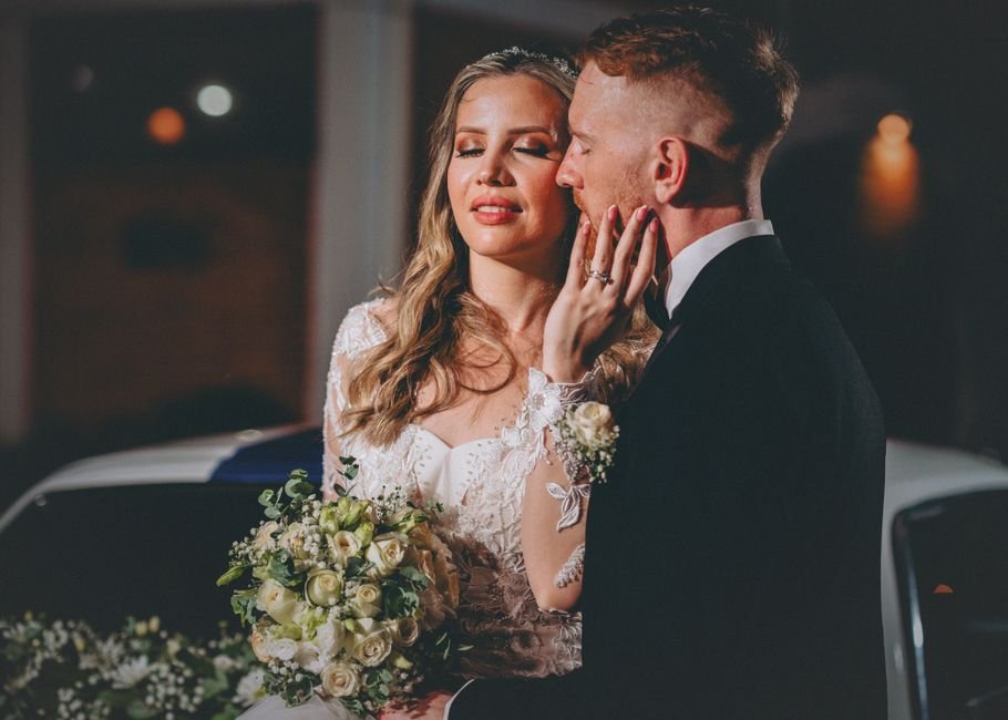 Novia planificando su boda con inspiración de Pinterest sin perder su estilo personal
