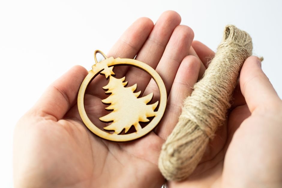 Bola de Navidad de madera natural personalizada con nombre, tendencia artesanal para el árbol