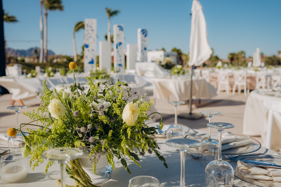 Mesa con detalles de boda originales preparados para sorprender a los invitados