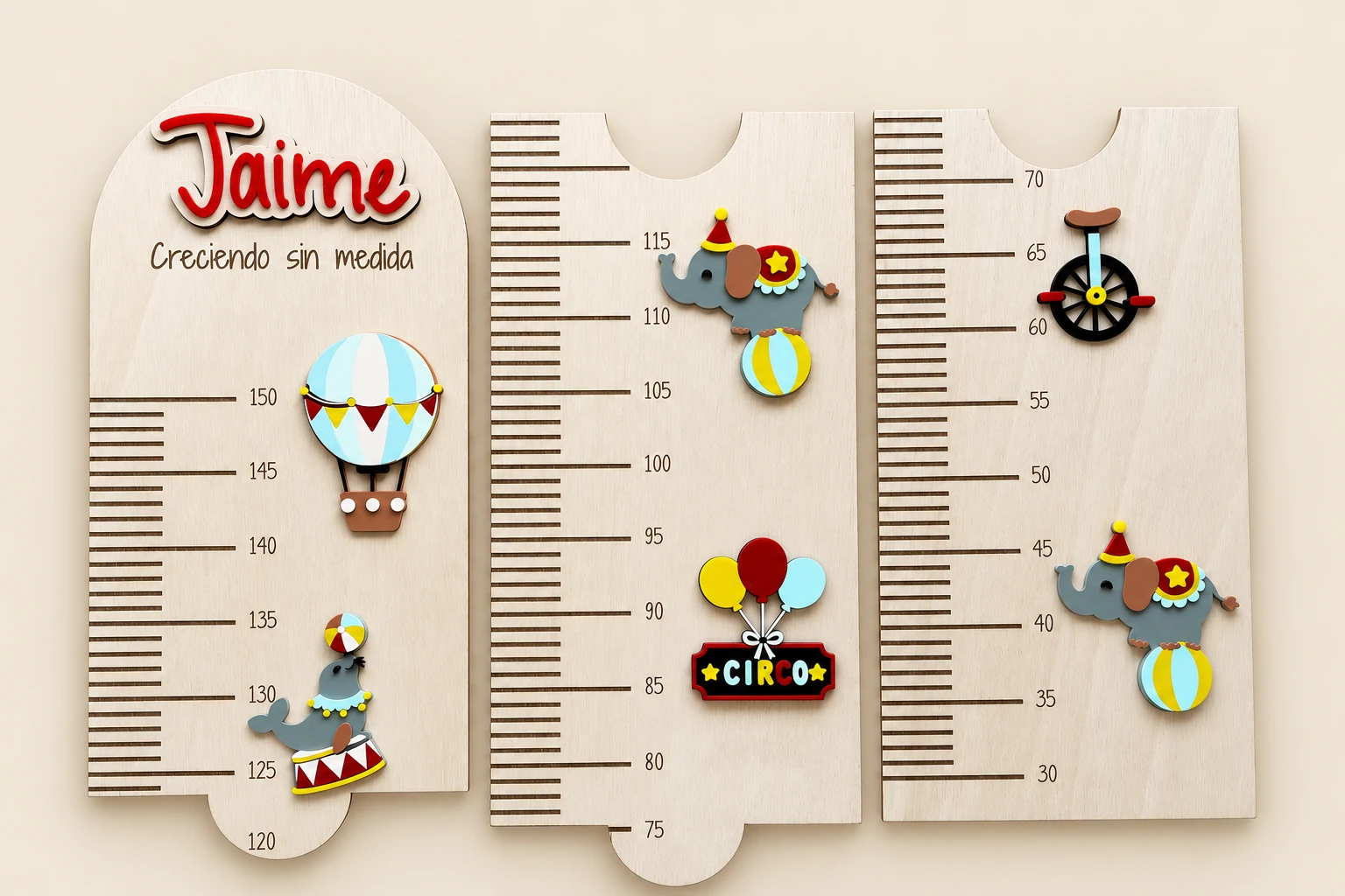 Medidor de altura infantil de madera personalizado con el nombre Jaime y la frase «Creciendo sin medida», temática circo: elefante, foca, globo aerostático y monociclo de colores, marca de 30 a 150 cm en tres piezas