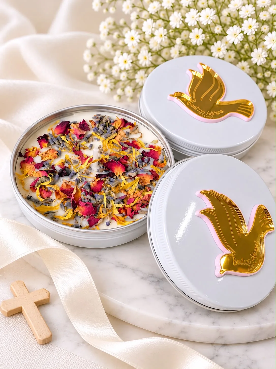 Velas personalizadas para comunión y bautizo con flores preservadas